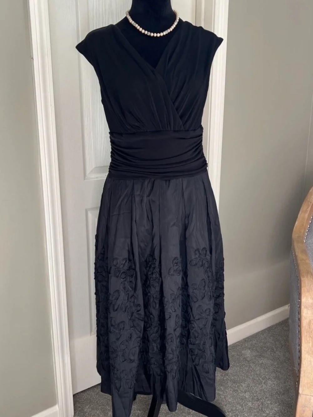 Signature by Sangria Size 10 Black A-Line Midi Dress V-Neck Sleeveless lot6473